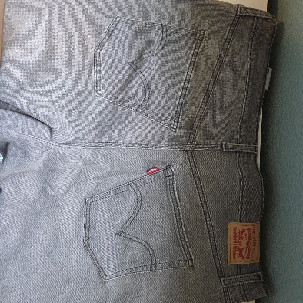 Levi's Women's High Rise Gray Jeans - Picture 8 of 12